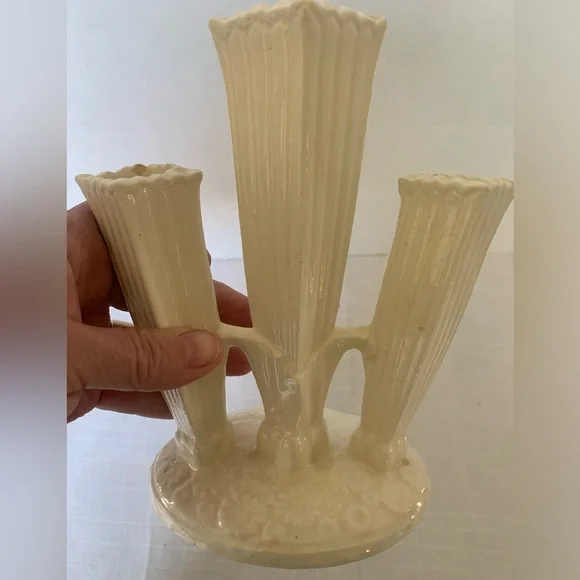 VINTAGE JAPANESE VASE | Fluted Edged Three Finger Vase with Floral Motifs - Picture 3 of 7